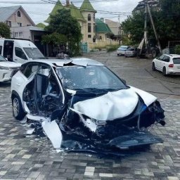Владелец уничтоженного селью в Сочи автомобиля требует возмещения ущерба