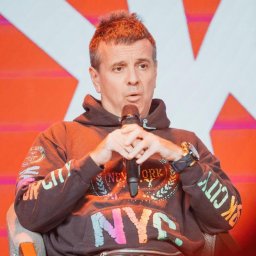 Андрей Губин раскрывает причины поддержки и разрешения группе "Жара" петь его композиции